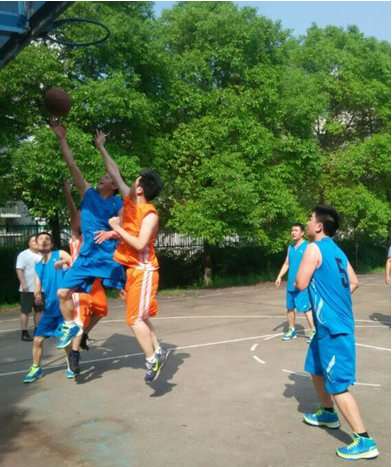 方元公司与洗水公司举行篮球友谊赛