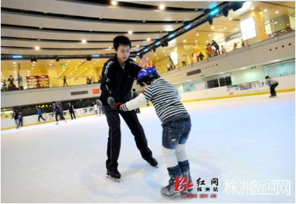 [株洲新闻网]株洲首家真冰滑冰场进驻神农城 下月底正式对外开放