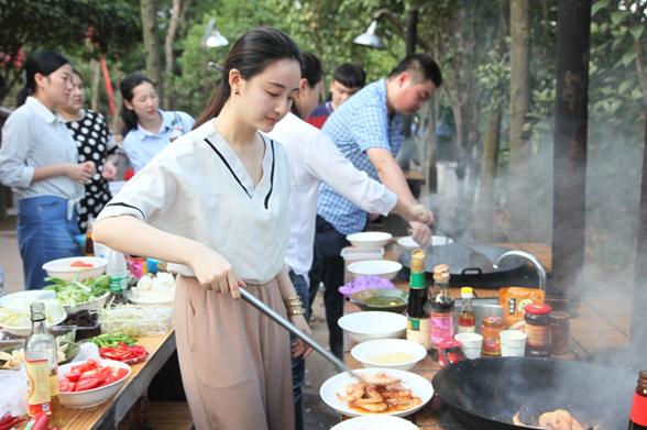 公司团委组织首个团员交流活动