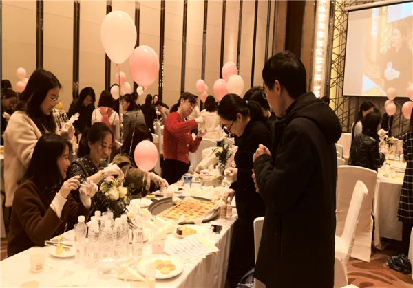 芳菲三月天 幸福女人节--国投集团开展“遇见甜甜的你”三八节主题烘培活动