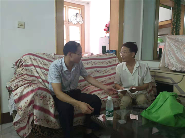 浓浓关怀暖人心---市国投集团走访慰问老党员、困难党员