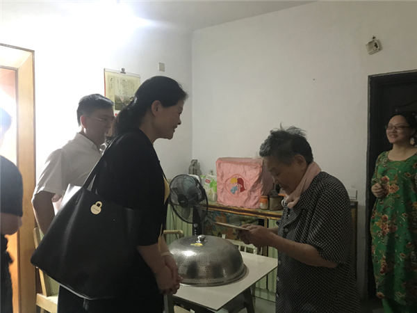 浓浓关怀暖人心---市国投集团走访慰问老党员、困难党员