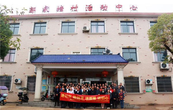 国投集团把党旗飘扬在农村里、项目上