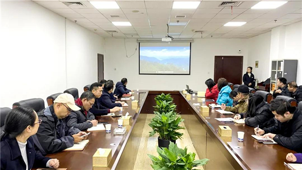 株洲市国投集团各级党组织集中观看省第十二次党代会精神党员教育电视片