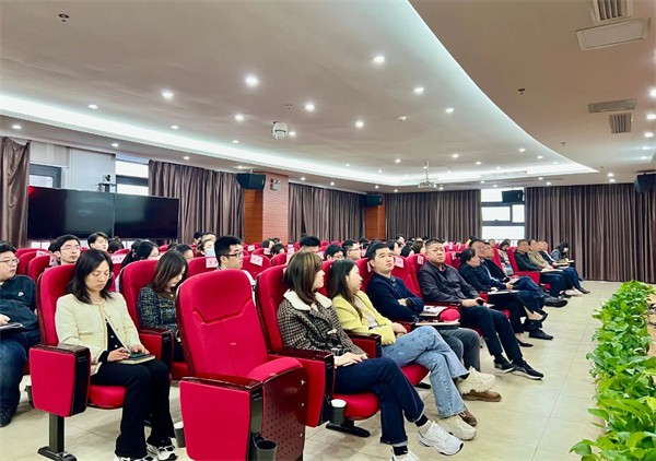 株洲国投集团举办2023年第三期“神农湖畔”青年论坛暨工会读书兴趣小组“读书月”活动