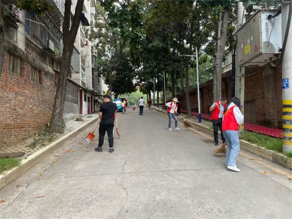 强化理论学习 突出警示教育 立足为民服务——株洲国投集团开展“一月一课一片一实践”活动