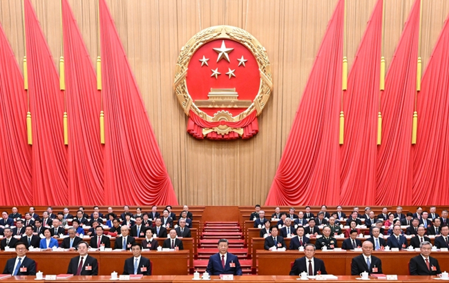 十四届全国人大四次会议在京闭幕 习近平等在主席台就座